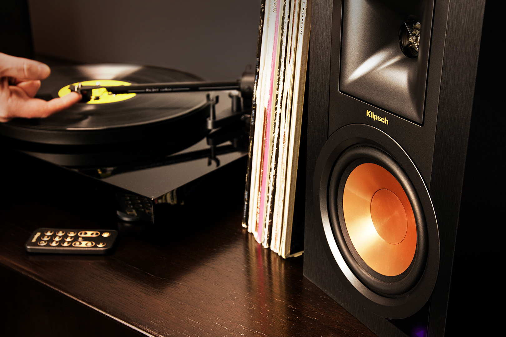 Turntable sales speaker setup