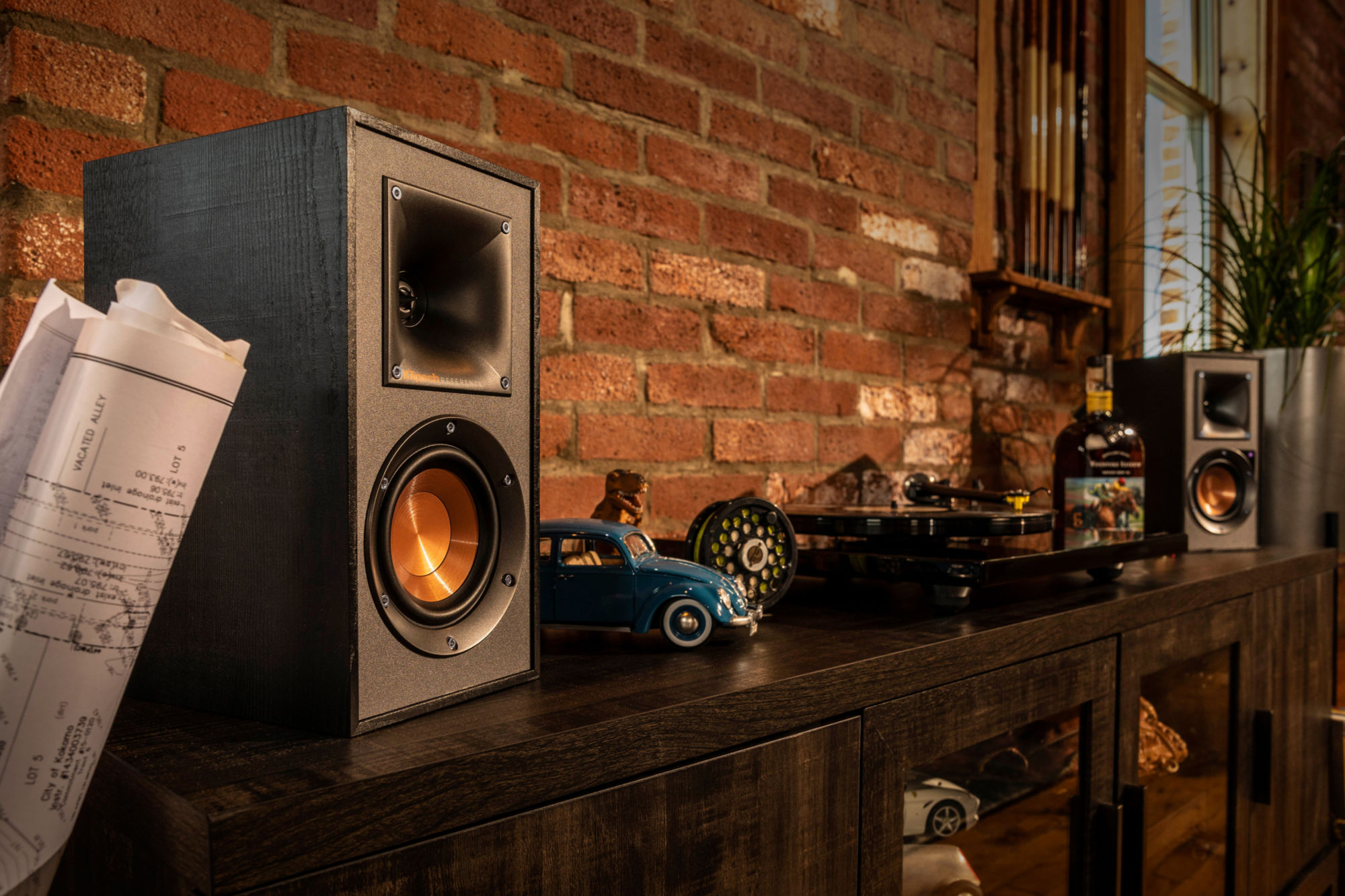 Klipsch Reference Powered Speakers Lifestyle Gnm31