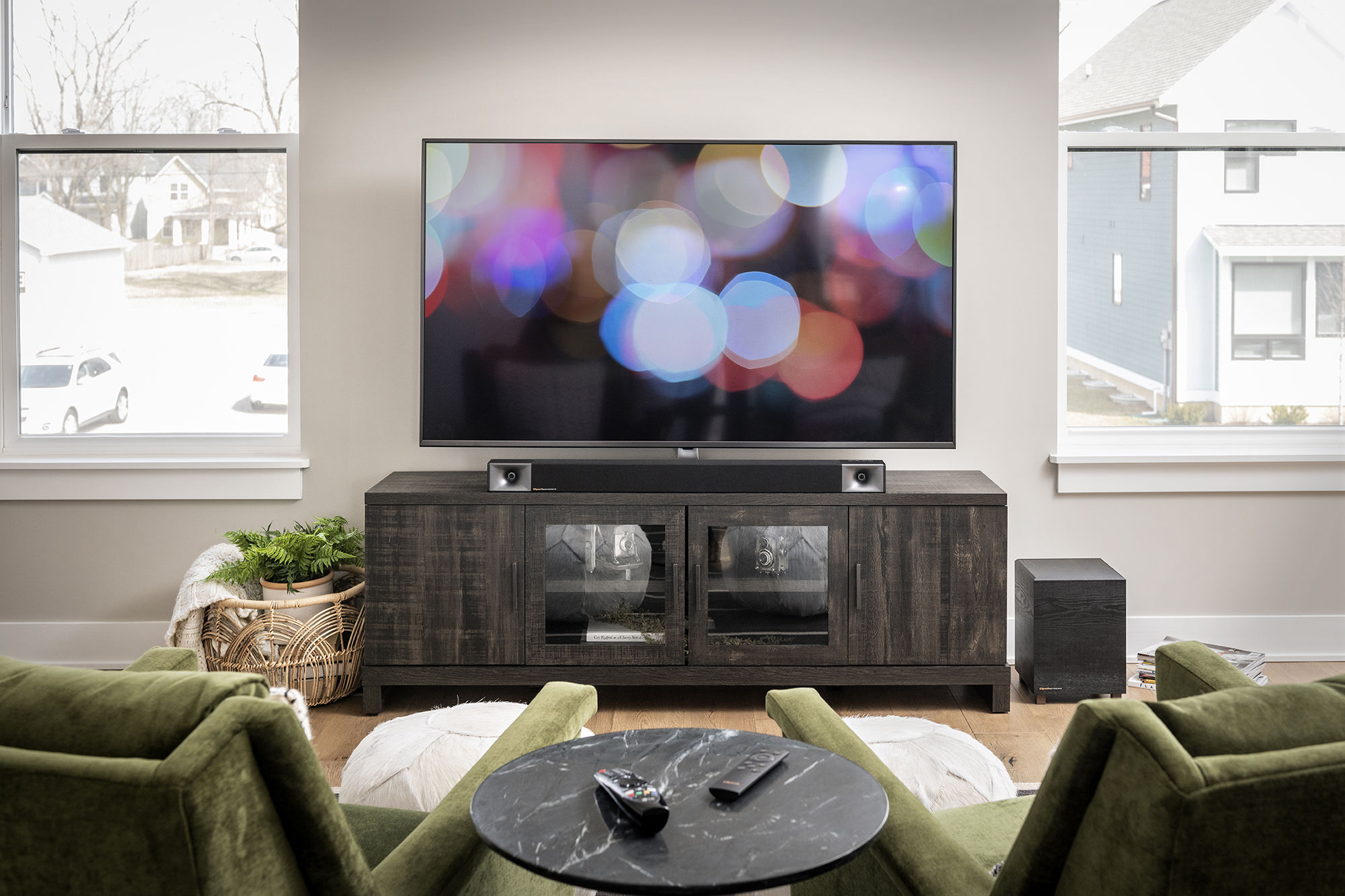 TV with Klipsch Bar 40 in living room